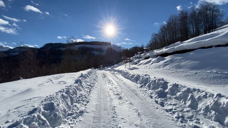 Moti i kthjellët dhe i ftohtë, temperaturat zbresin deri në -6 gradë Celcius në zonat malore të Shqipërisë