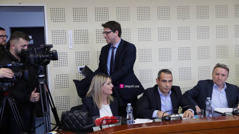 Bajrami e Murati përplasen për rritjen e tatimit në pronë: Ministri braktis mbledhjen e Komisionit për Mbikëqyrje Financiare