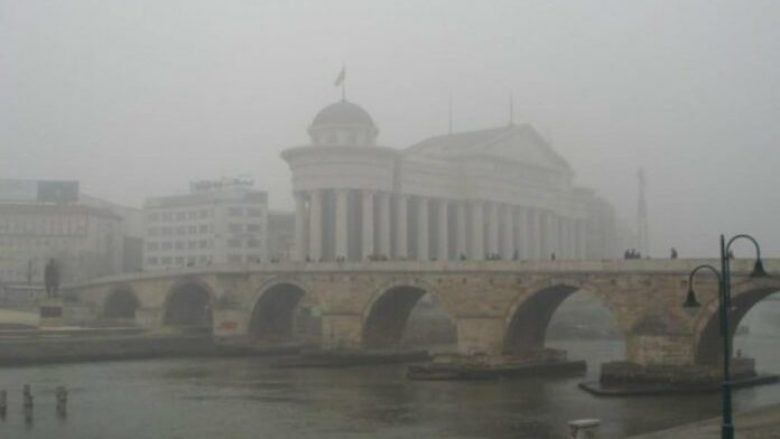 Mbi 100 objekte publike ndotin ajrin e Shkupit