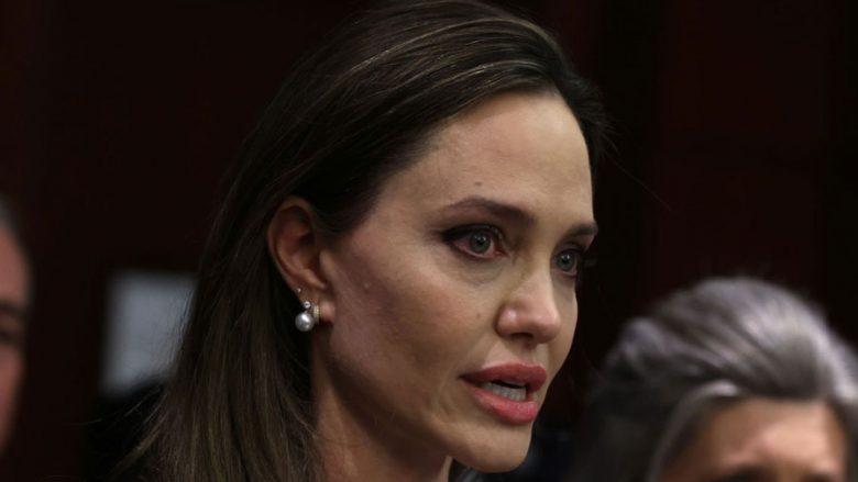 Jolie po kalon gjithnjë e më shumë kohë me Paul Mescal, përhapen thashetheme për lidhjen e tyre