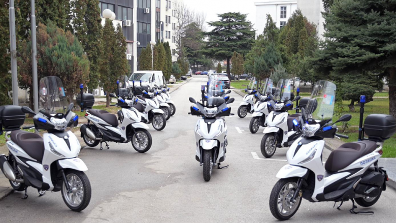 Dorëzohen pajisje në vlerë 7,3 milion denarë për nevojat e policisë së trafikut në Maqedoni