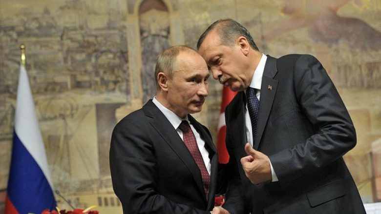 Erdogan i thotë Putinit se duhet të bëhet një “armëpushim i njëanshëm” në përpjekje të paqes