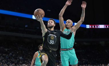 Warriors rikthehen te fitorja, triumfojnë në udhëtim te Spurs