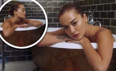 E zhveshur në vaskë, Rita Ora paralajmëron këngën e saj të re