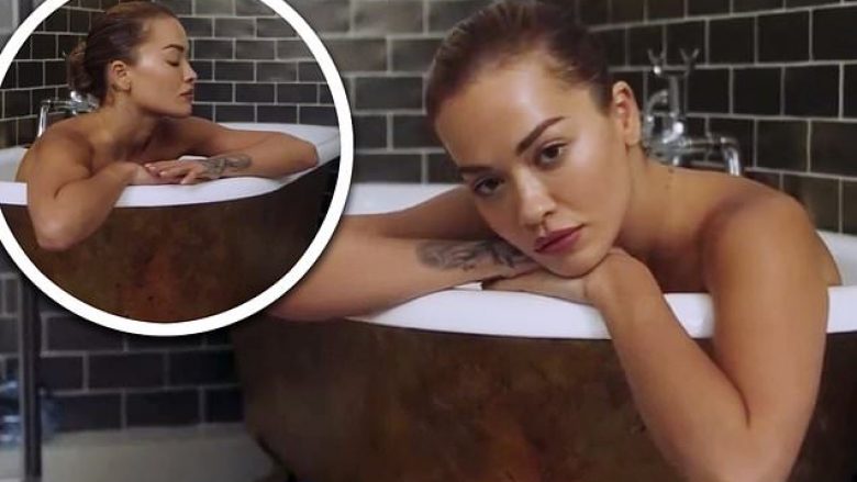 E zhveshur në vaskë, Rita Ora paralajmëron këngën e saj të re