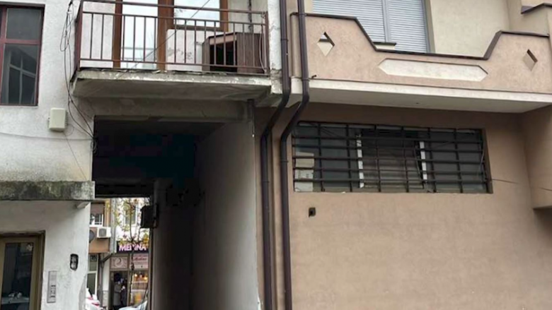 Tetovë: Vendkalimin mes banesave e bëri shitore, banorët ankohen se nuk kanë ku të kalojnë