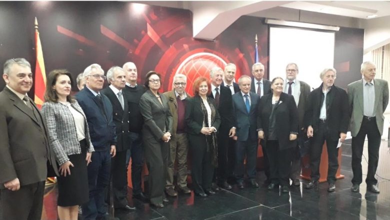 Këshilli i ambasadorëve për marrëdhëniet maqedonase-bullgare: Të qetësohen emocionet, të veprohet me maturi