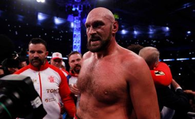 Tyson Fury thotë se do të ndeshet me ish-kampionin e UFC në rast se përballja me Usyk dështon