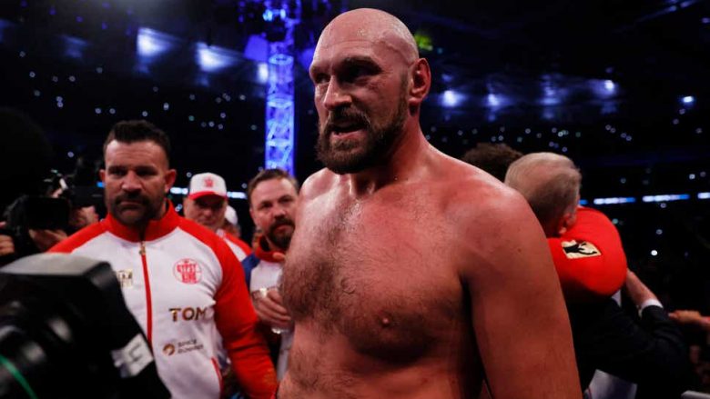 Tyson Fury thotë se do të ndeshet me ish-kampionin e UFC në rast se përballja me Usyk dështon