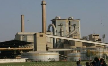Qyteti i Shkupit ka paraqitur kallëzim penal kundër fabrikës së çimentos “Usje”