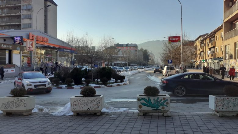 Mungesa e parkingjeve shkakton rrëmujë në Kërçovë