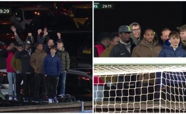 Nuk kishin bileta për ta shikuar ndeshjen në stadium, por tifozë bënë zgjidhjen nga çatia e veturës për duelin mes Oxfordit dhe Arsenalit në FA Cup