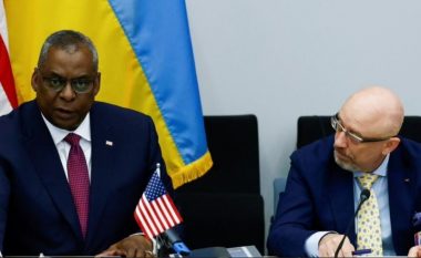 Ministri ukrainas i Mbrojtjes zhvillon bisedë telefonike me homologun amerikan