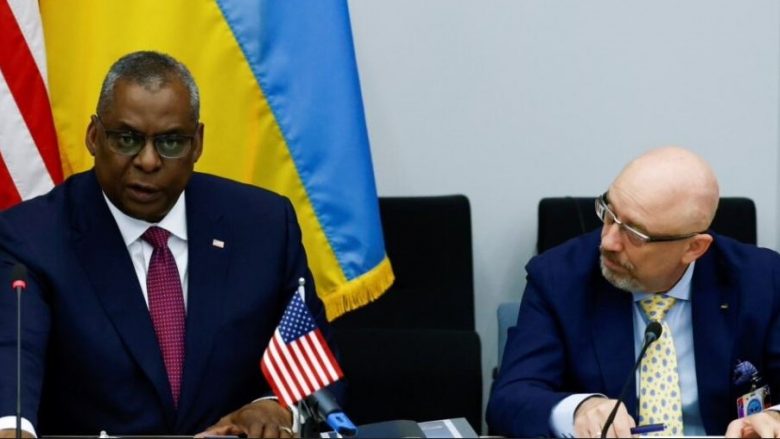 Ministri ukrainas i Mbrojtjes zhvillon bisedë telefonike me homologun amerikan