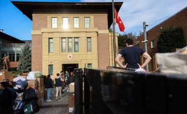 U fut në ambasadën turke në SHBA dhe dhuroi 30 milionë dollarë për të prekurit nga tërmeti – deshi të mbetet anonim