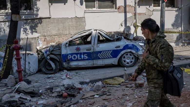 Të paktën 98 të arrestuar në Turqi për plaçkitje apo mashtrim të viktimave të tërmetit shkatërrues