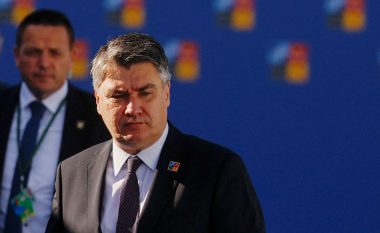 Presidenti kroat tërheq deklaratën, thotë se Serbia duhet ta pranojë Kosovën dhe se romanca serbo-ruse është “dashnore e mashtruar”