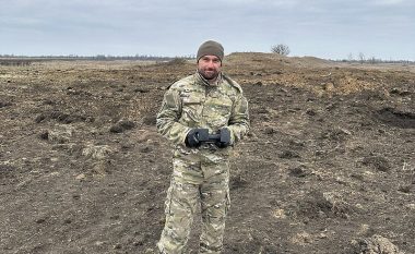La tenisin për ta mbrojtur atdheun nga forcat pushtuese ruse, sot ukrainasi punon si operator i dronëve përmes të cilëve hedh bomba  