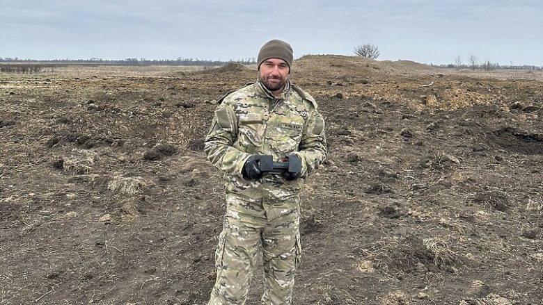 La tenisin për ta mbrojtur atdheun nga forcat pushtuese ruse, sot ukrainasi punon si operator i dronëve përmes të cilëve hedh bomba  