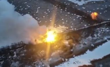 Sistemi raketor rus hidhet në erë nga ukrainasit, shpërthim masiv i municionit kur goditet nga artileria e Kievit