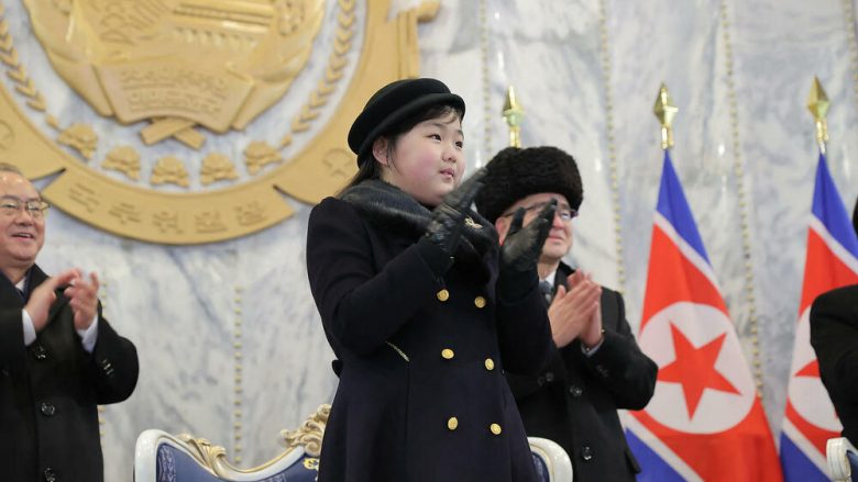Çfarë dihet për vajzën e Kim Jong-un e cila mund ta ketë statusin zyrtar të trashëgimtarit?