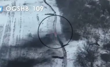 Në zonën malore rusët ishin fshehur nëpër istikame – operatori i dronit ukrainas i vëren dhe i eliminon
