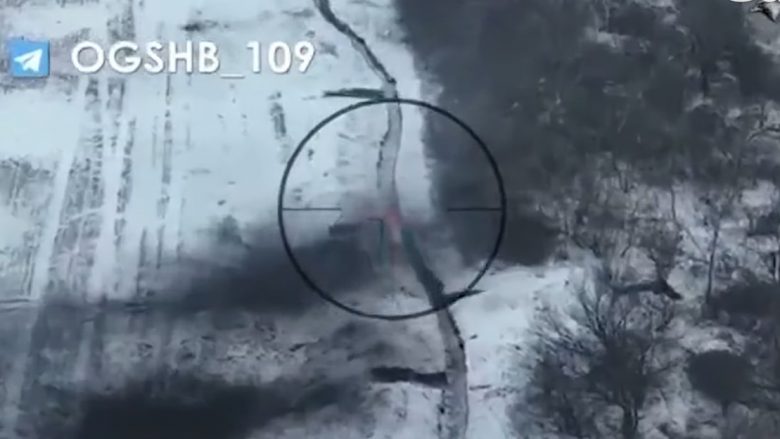 Në zonën malore rusët ishin fshehur nëpër istikame – operatori i dronit ukrainas i vëren dhe i eliminon