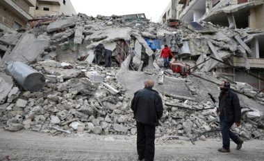 Rrëfimet e banorëve të goditur nga tërmetet në Turqi: Menduam se ishte apokalips