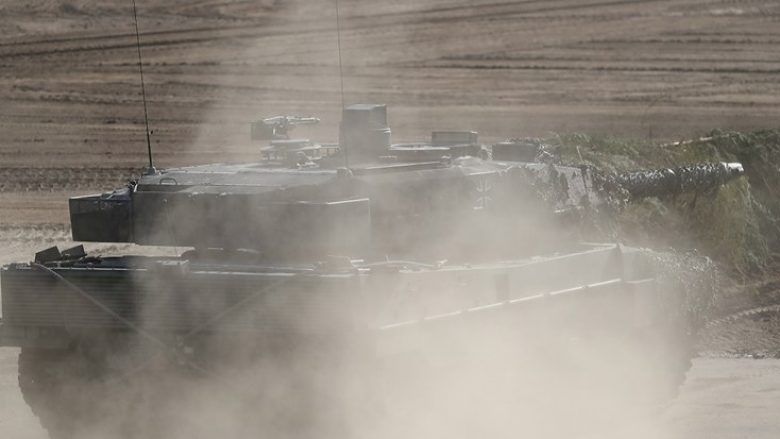 Holanda, Danimarka e Gjermania blejnë 100 tanke Leopard 1 për t’ia dërguar Ukrainës