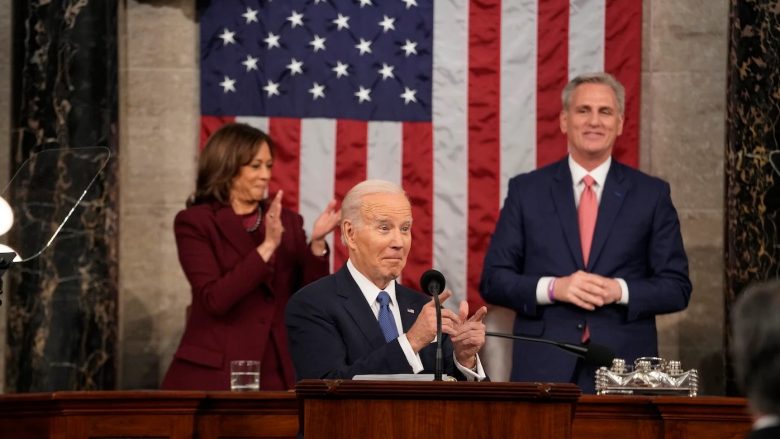 Biden mban fjalim në Kongresin amerikan, Republikanët i vërshëllejnë