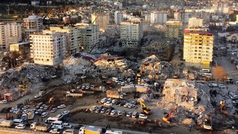 Gati 16 mijë të vdekur nga tërmeti shkatërrues në Turqi dhe Siri