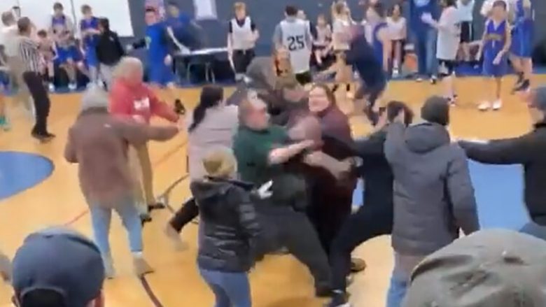 Përleshje mes prindërve në një ndeshje basketbolli, të paktën një i vdekur në Vermont