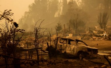 Zjarret djegin për së gjalli katër persona në dy vetura – të paktën 13 të vdekur në Kili