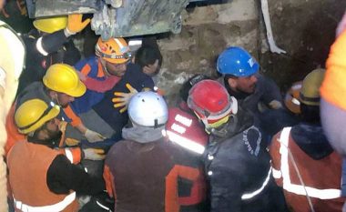 Djaloshi që u nxor nga rrënojat e tërmetit në Turqi, befasoi me kërkesën që ua bëri ekipit të kërkim-shpëtimit