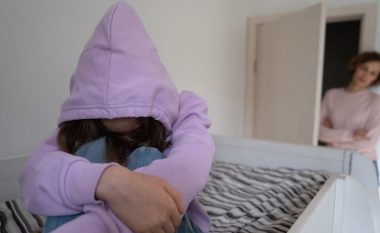 Pediatri paralajmëron se gjithnjë e më shumë fëmijë vuajnë nga depresioni