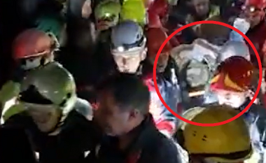 Zjarrfikësit e Tetovës shpëtojnë një grua nga gërmadhat e tërmetit në Turqi