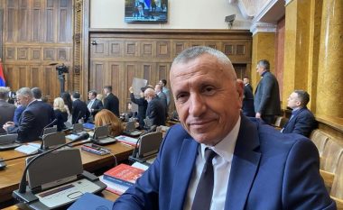 Deputeti Kamberi për seancën e Parlamentit të Serbisë: Rrëmujë dhe albanofobi