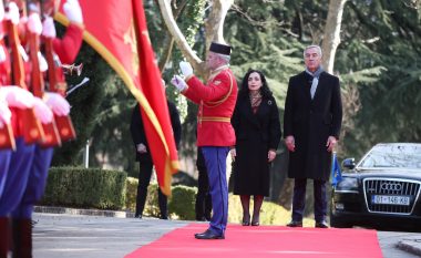 Osmani pritet me nderime shtetërore nga presidenti malazez
