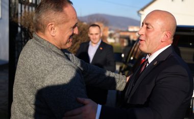 Haradinaj: Familjet e heronjve mbajtën gjallë rezistencën ndaj okupatorit dhe trasuan rrugën drejt çlirimit