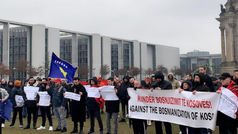 Me thirrjen “kundër bosnjizimit të Kosovës”, mërgimtarët në Gjermani protestojnë kundër Asociacionit