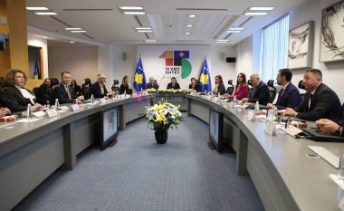 Kurti në 15 vjetorin e Pavarësisë së Kosovës: Puna dhe festa në Republikën tonë duhet të shkojnë gjithmonë bashkë