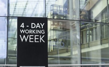 Ulet stresi dhe rritet produktiviteti – katër ditë punë në javë, gjen mbështetje të gjerë mes kompanive në Britani të Madhe