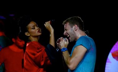 Chris Martin e quan Rihannan këngëtarja më e mirë e të gjitha kohërave, pak para rikthimit të saj në skenë