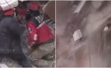 Po kërkonin për të mbijetuar, pamjet e rënda tregojnë se si rrënojat iu shembën mbi kokë ekipeve të shpëtimit në Hatay të Turqisë