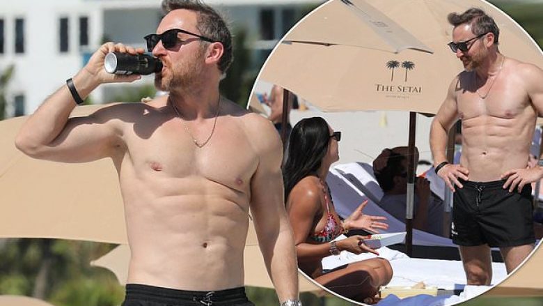 David Guetta tregon fizikun e formësuar gjatë pushimeve në Miami me të dashurën e tij, Jessica Ledon