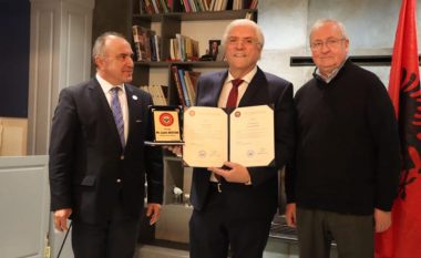 Lazim Destani zgjidhet anëtar nderi i Këshillit të Ambasadorëve shqiptar për kontributin e tij në këto 30 vite