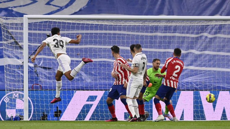 Atletico afër fitores me dhjetë lojtarë, një 18 vjeçar e shpëton Realin nga humbja