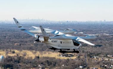 Taksia e parë elektrike ajrore fluturon rreth qytetit të New Yorkut