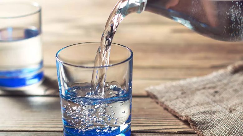 Kujdes: Cili ujë mineral është më i shëndetshmi?