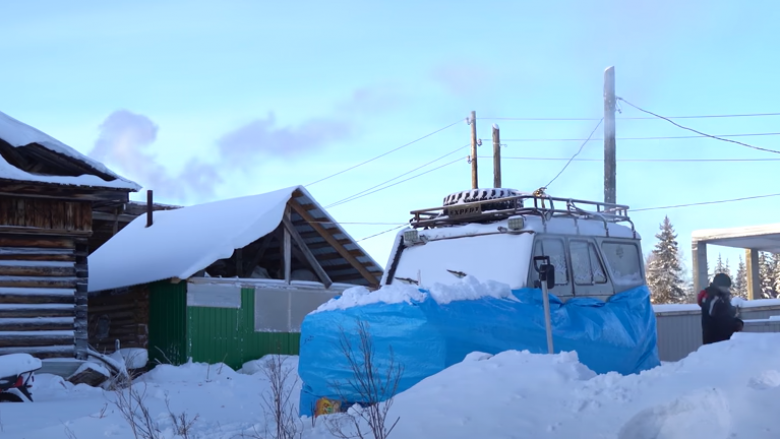 Të posedosh makinë në vendin më të ftohtë në planet ku temperaturat shkojnë minus 70 gradë, si banorët në Yakutia arrijnë të shmangin ngrirjen e automjeteve